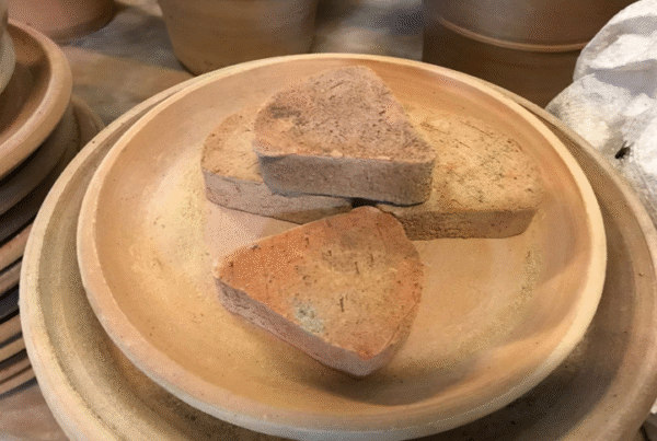 Tassar i matchande Minoisk ljus terrakotta